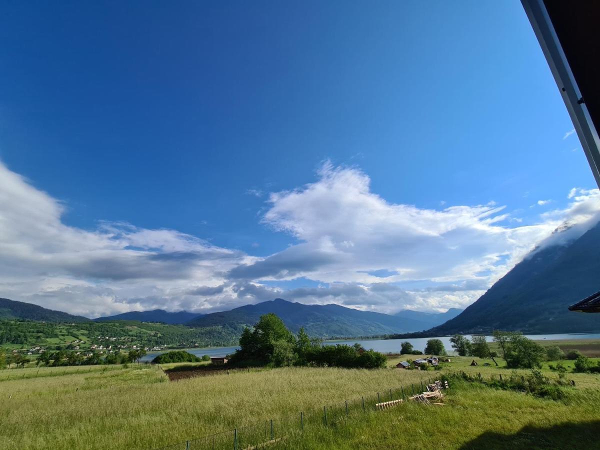The Lake Breeze Bay Plav Bagian luar foto